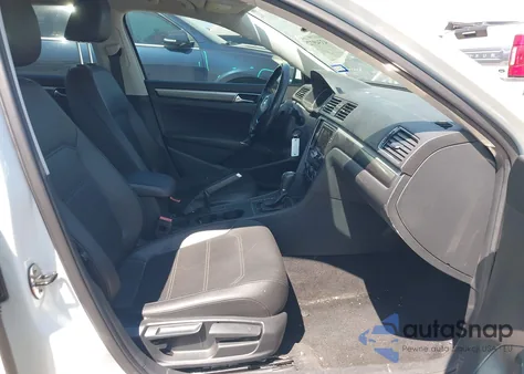 2018 Volkswagen Passat 2.0T R-Line/2.0T S из США, поврежденный, VIN 1VWAA7A30JC005215